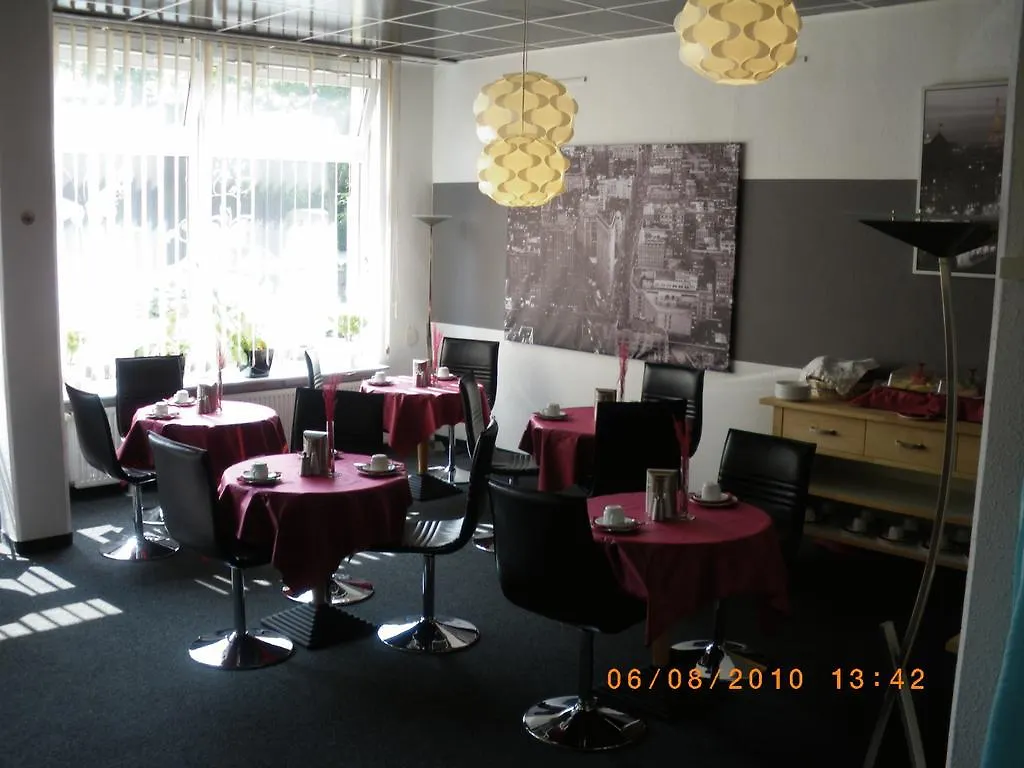 Kontakt z Academy Hotel